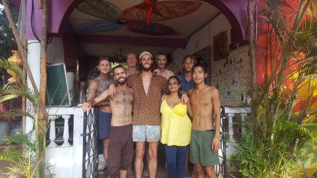 Bunkd Hostel, Анжуна Экстерьер фото